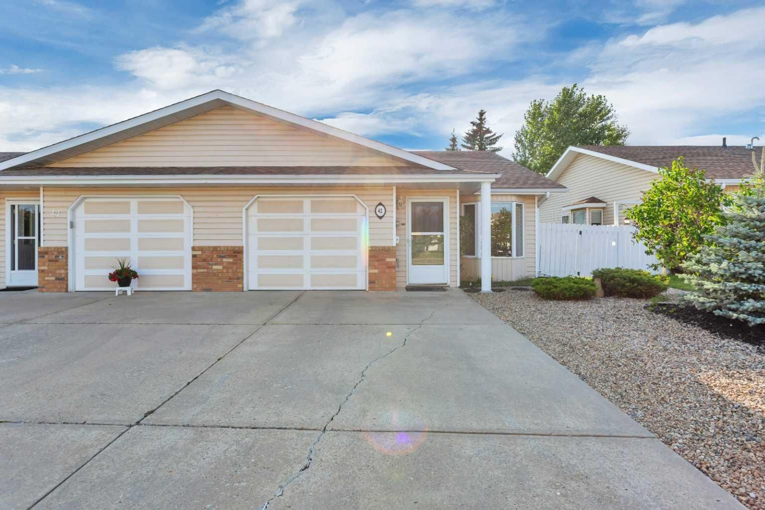 Property Photo: 42 Dale Close AB T4R 2L5