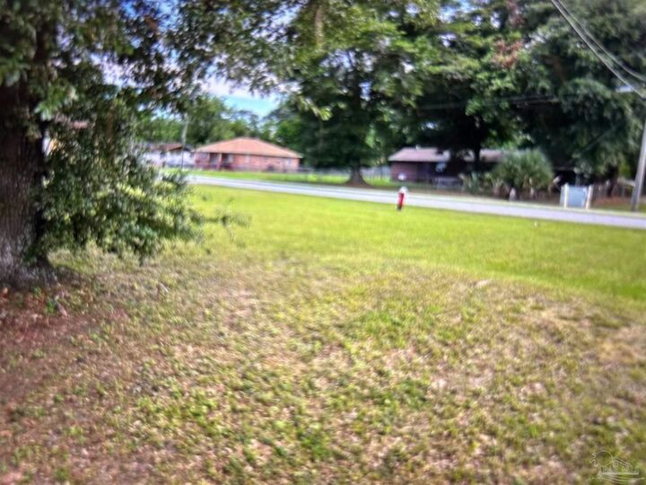 Property Photo: 3026 N Roosevelt St FL 32503