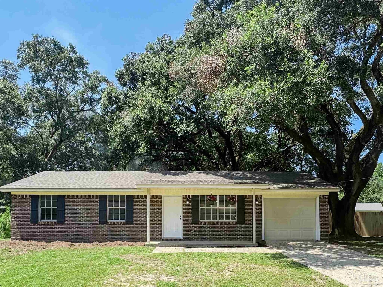Property Photo: 4381 Santa Villa Dr FL 32571