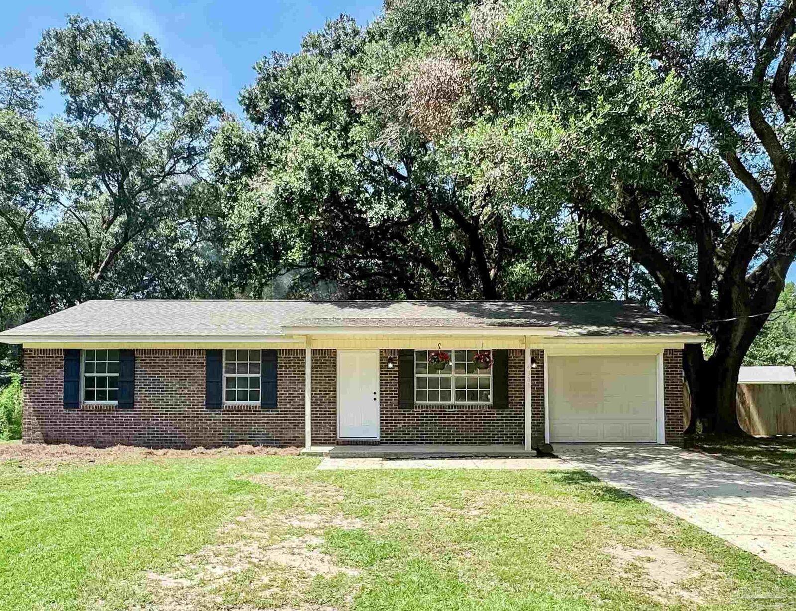 Property Photo:  4381 Santa Villa Dr  FL 32571 