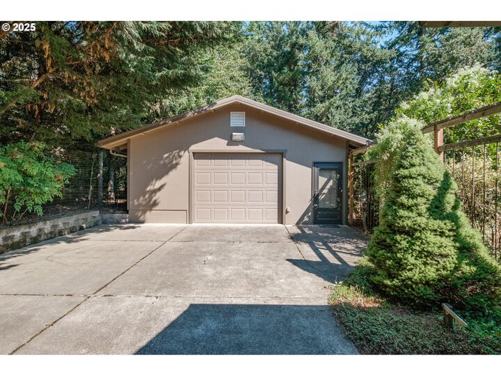 Property Photo: 2941 Inland Dr S OR 97302