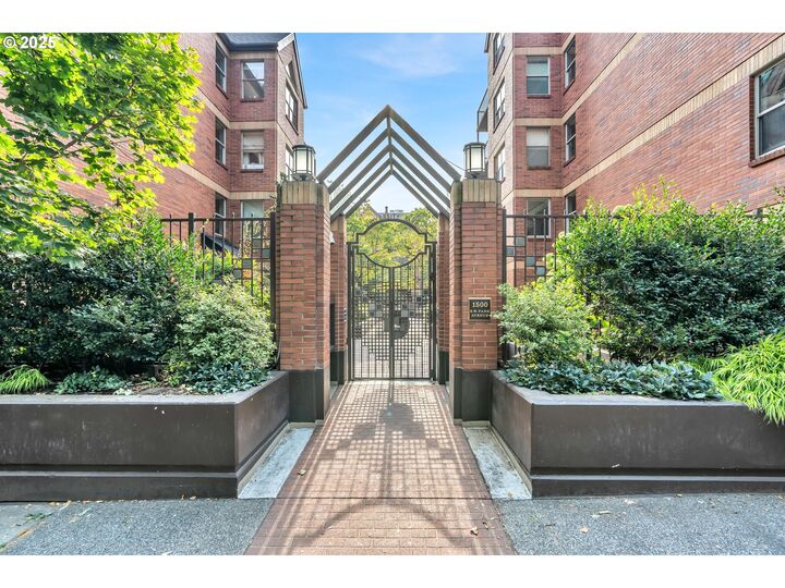Property Photo: 1500 SW Park Ave OR 97201