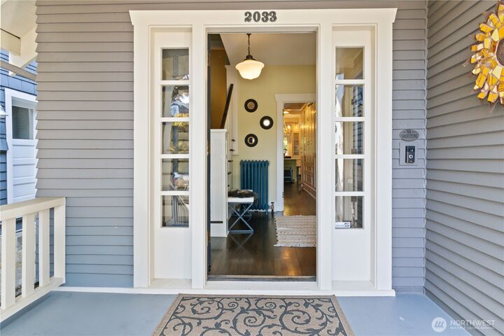 Property Photo: 2033 11th Avenue E WA 98102