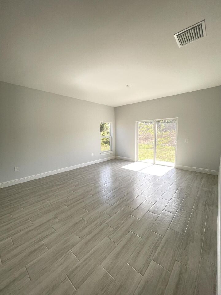 Property Photo: 2505 87th Avenue FL 32966