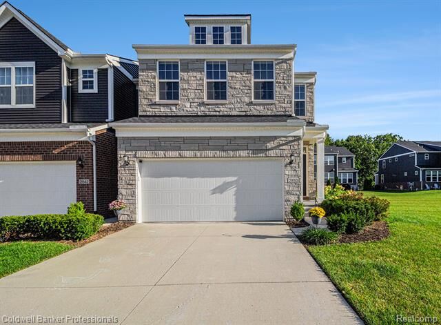 Property Photo: 2850 Fairgrove Crescent Drive MI 48108