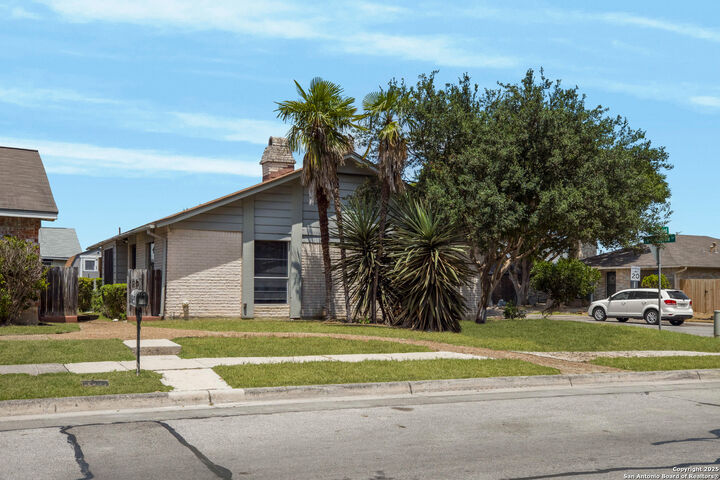 Property Photo: 125 Meadowland TX 78148