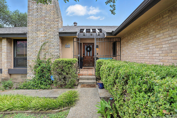 Property Photo: 4534 Black Walnut Woods TX 78249