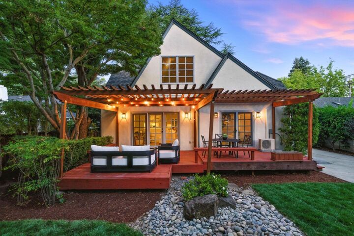 Property Photo: 253 Seale Avenue CA 94301