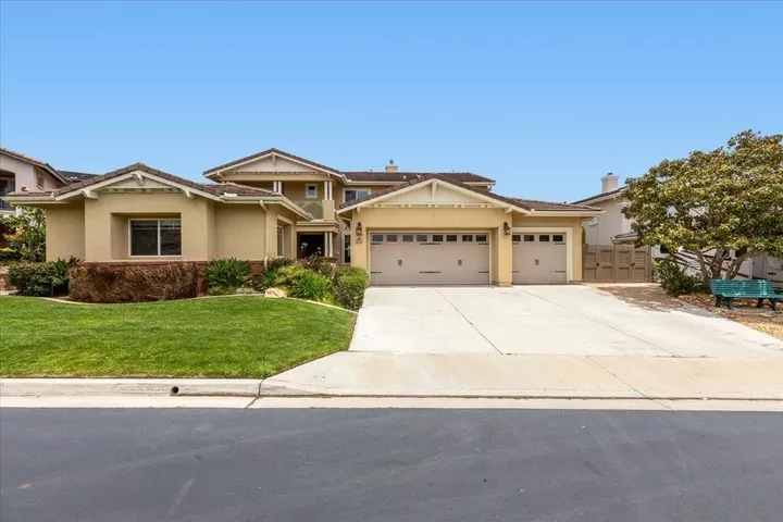 Property Photo: 473 Sandalwood Ct CA 92024