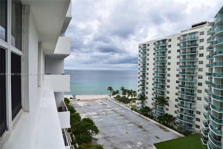 Property Photo:  3725 S Ocean Dr 1022  FL 33019 