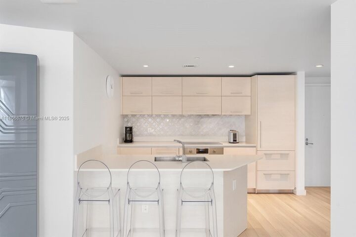 Property Photo: 1300 S Miami Ave 3709 FL 33130