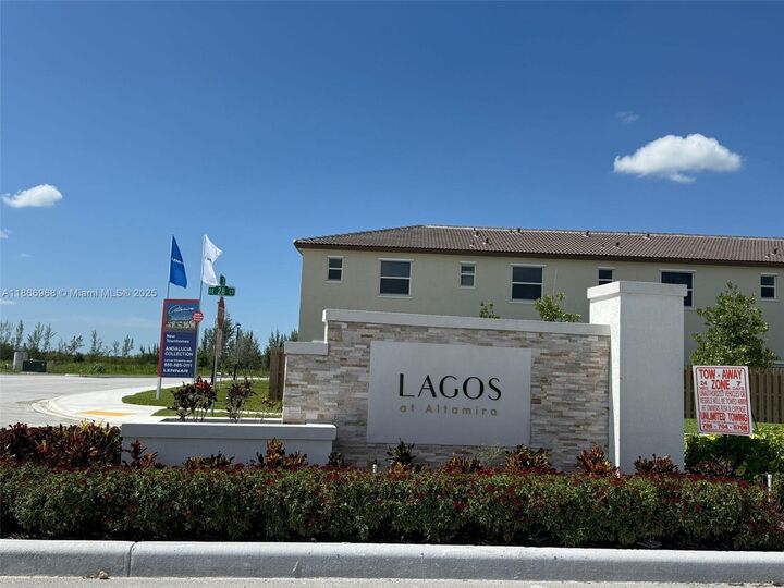 Property Photo: 2794 SE 26th Ave 2794 FL 33035