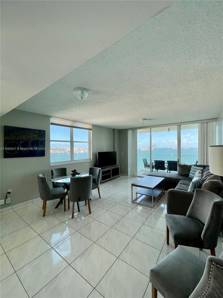 Property Photo: 800 Claughton Island Dr 1701 FL 33131