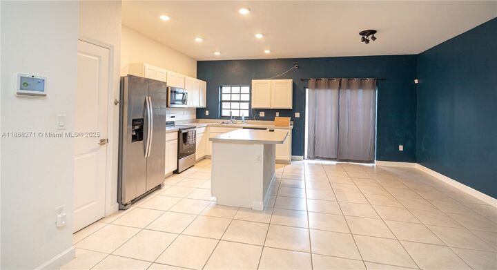 Property Photo: 1141 SW 6th Ct FL 33034