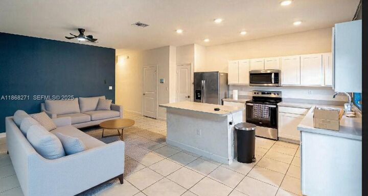 Property Photo:  1141 SW 6th Ct  FL 33034 