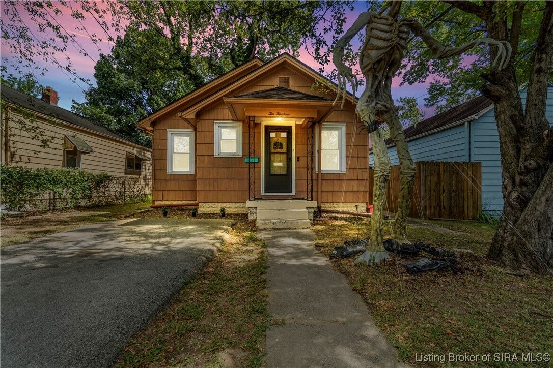 Property Photo: 1014 Howard Avenue IN 47130