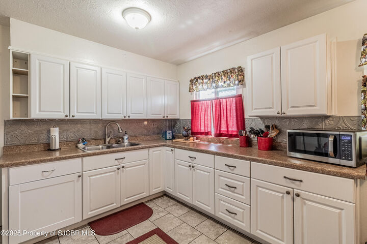 Property Photo: 309 W Navajo Street NM 87401