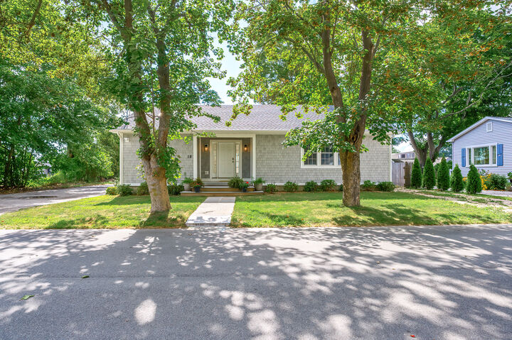 Property Photo:  18 Beckwith Street  CT 06357 