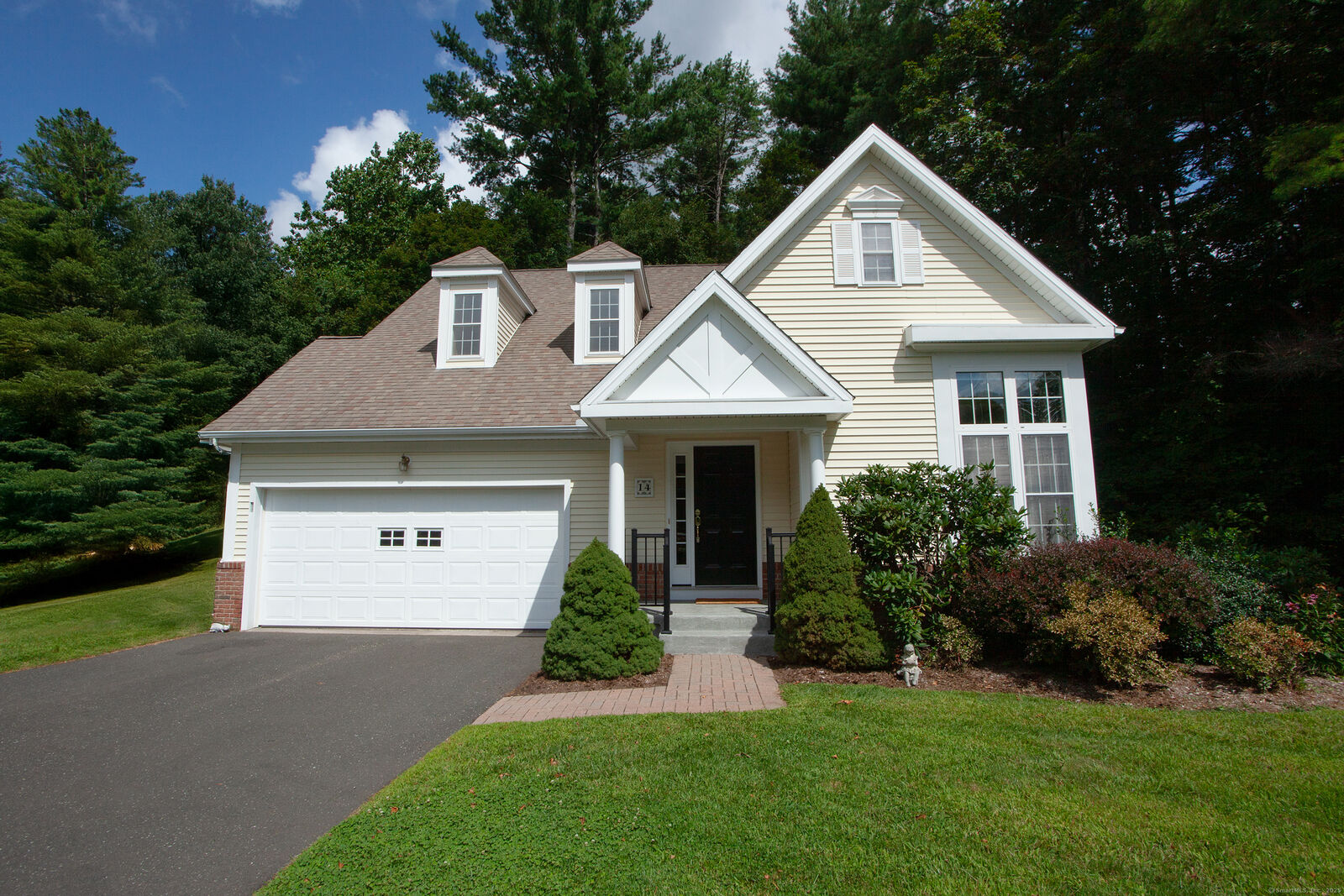 Property Photo:  14 Brettonwood Drive 14  CT 06070 