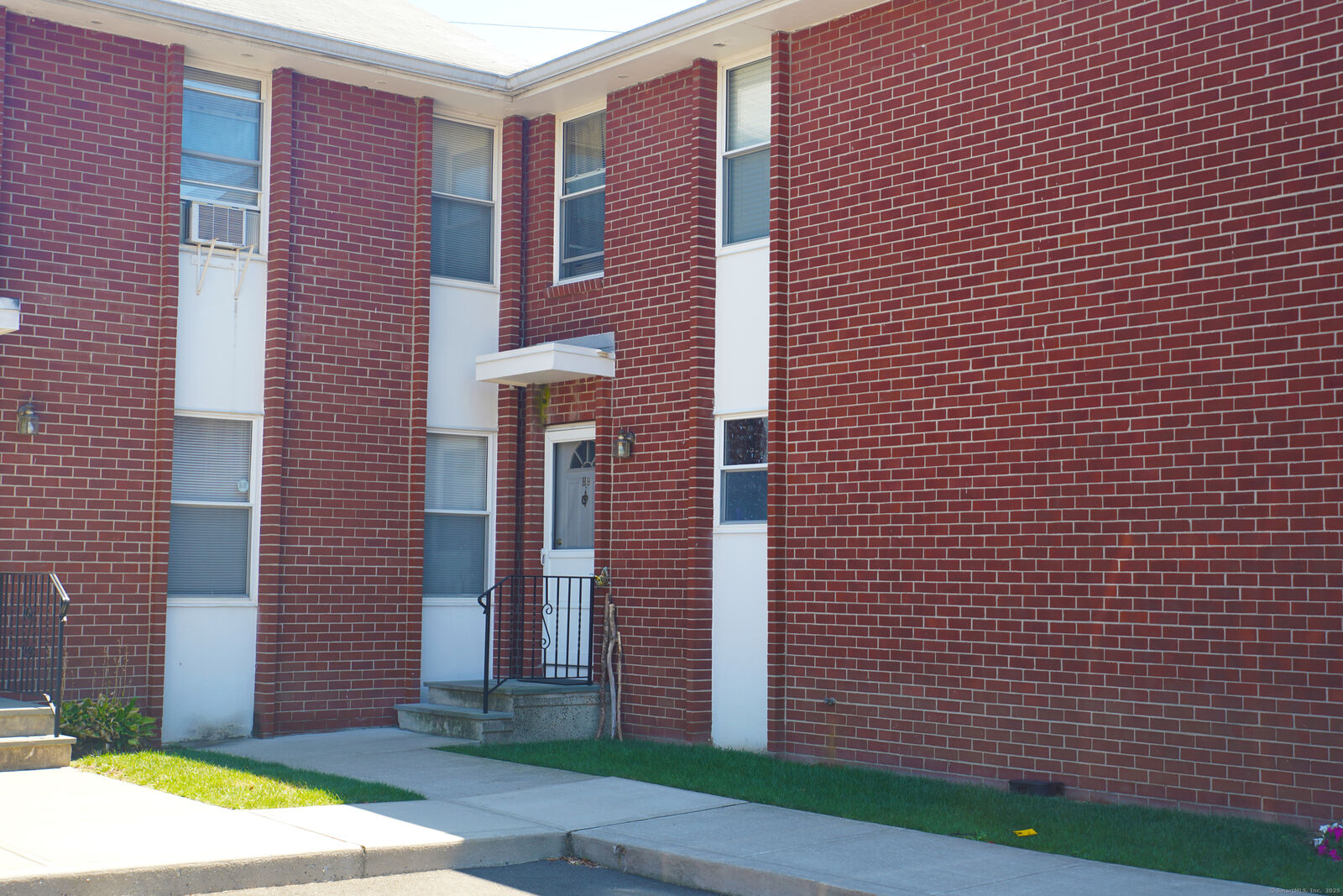 Property Photo: 15 Madison Street Apt H9 CT 06854
