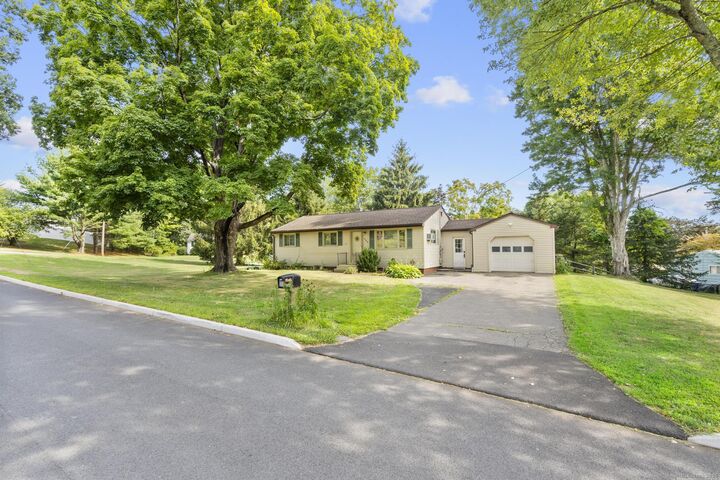 Property Photo: 304 East Ridge Road CT 06457