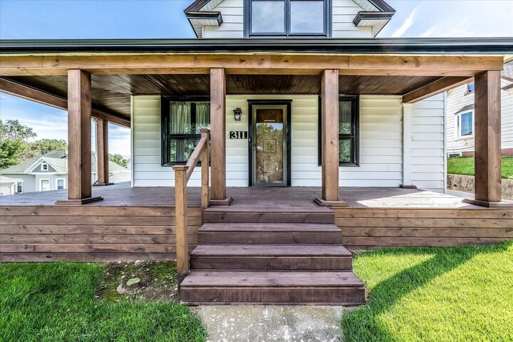 Property Photo: 311 W 7th Street IA 51546