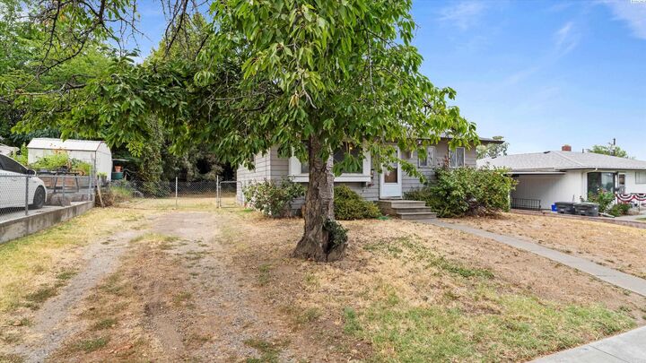 Property Photo: 506 S Buntin WA 99336