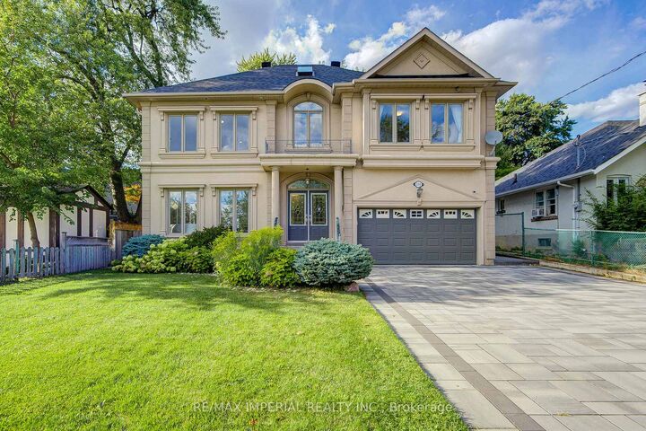 Photo de la propriété: 206 Hollywood Avenue ON M2N 3K6