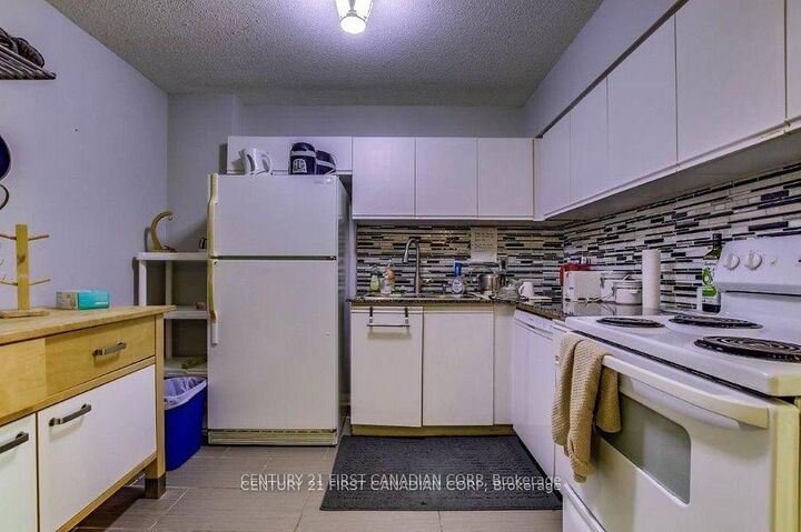 Property Photo: 5 Jacksway Crescent 317 ON N5X 3T6