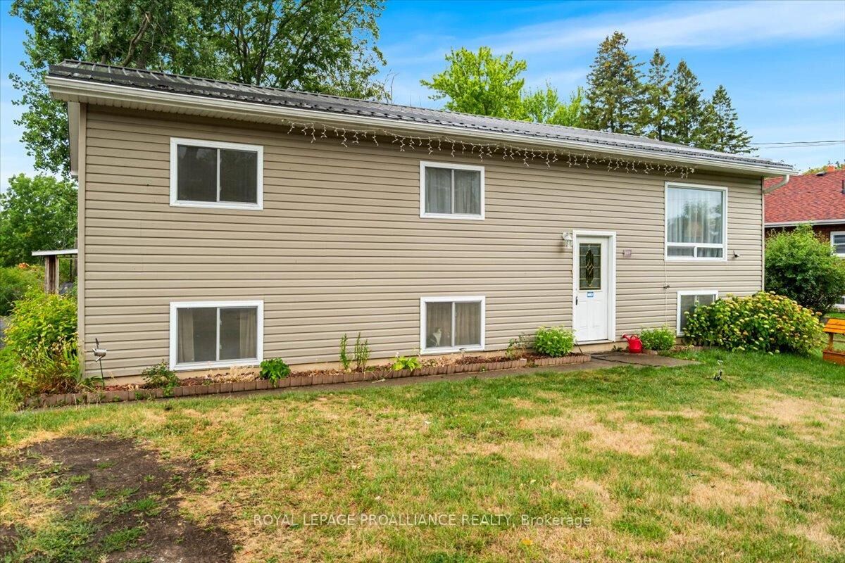 Property Photo:  368 Stanley Avenue  ON K0K 1X0 