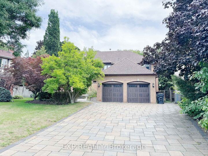 Property Photo: 98 Clarinda Drive ON M2K 2V3
