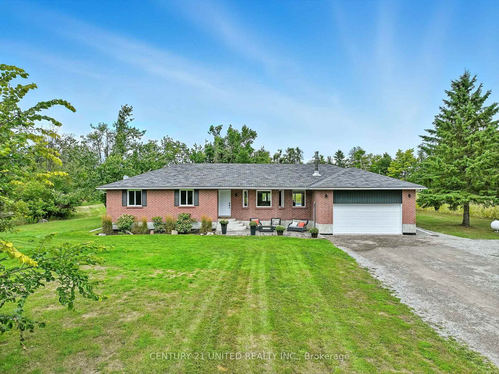 Photo de la propriété: 2038 Hilliard Street ON K9J 6X2