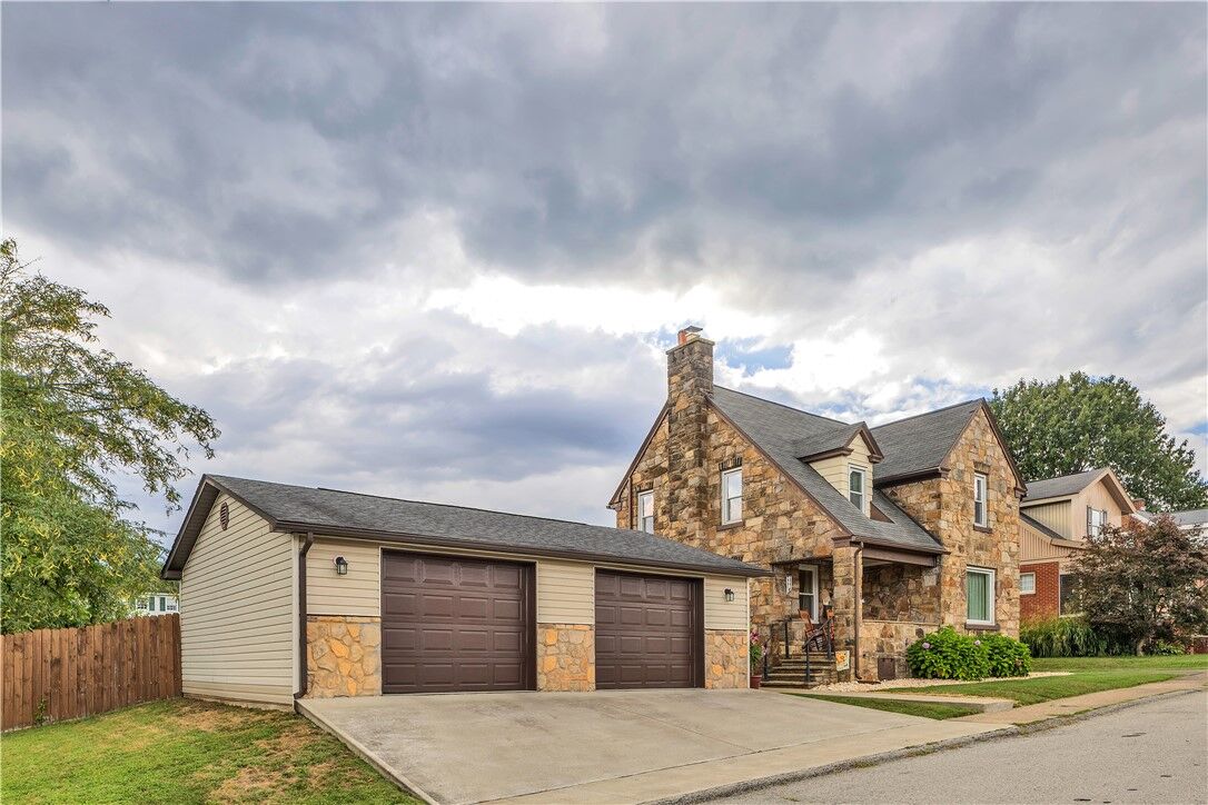 Property Photo:  937 Hillcrest Ave  PA 15650 