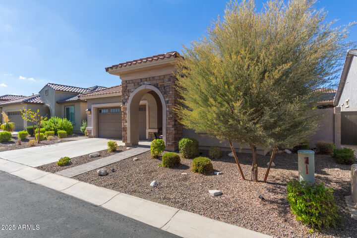 Property Photo:  20410 W Calle Encorvada Lane  AZ 85396 