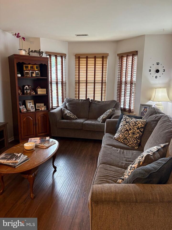 Property Photo: 20 Hathaway Dr NJ 08081
