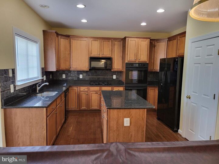 Property Photo: 6161 Popes Place VA 20169
