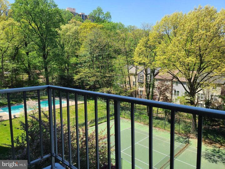 Property Photo: 2059 Huntington Avenue 608 VA 22303