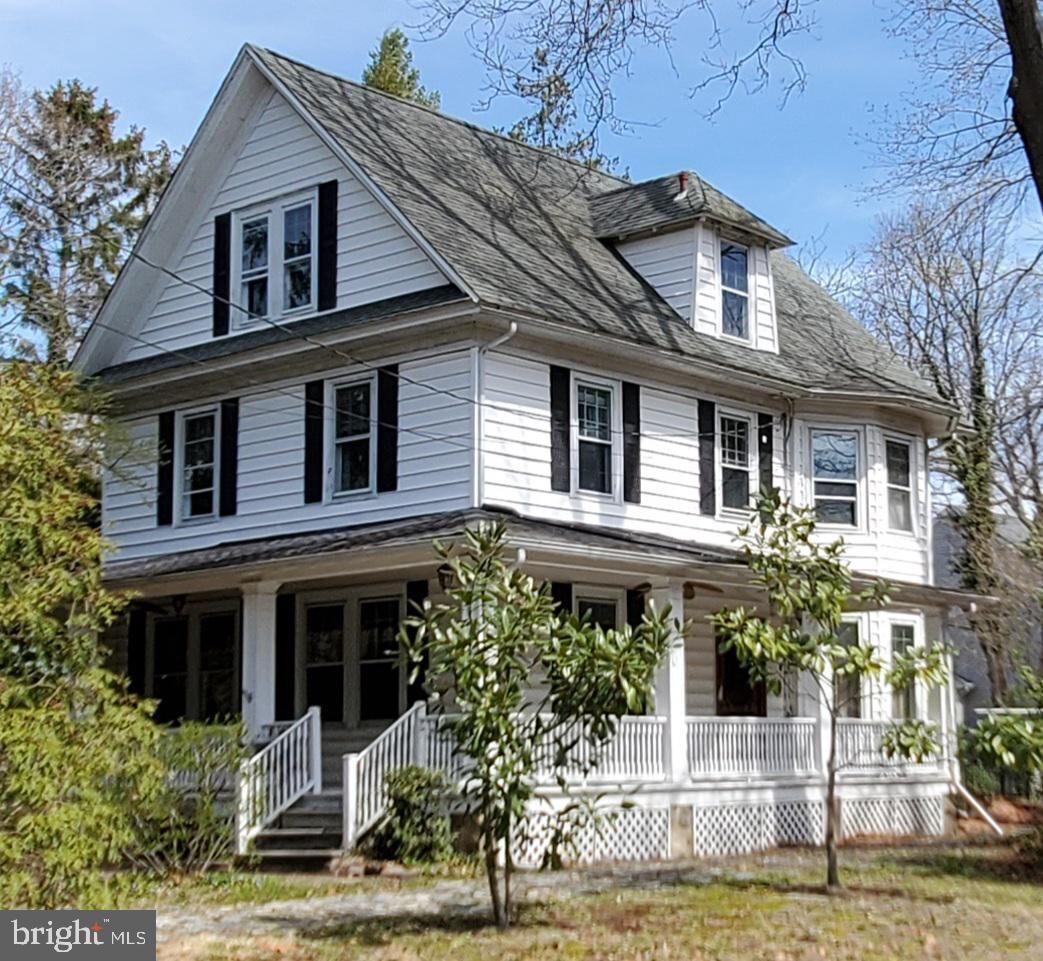 Property Photo:  