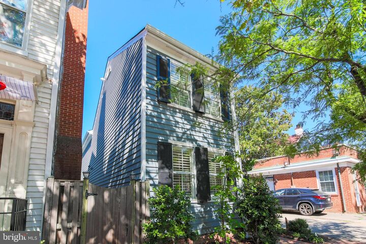 Property Photo: 309 S Columbus Street VA 22314