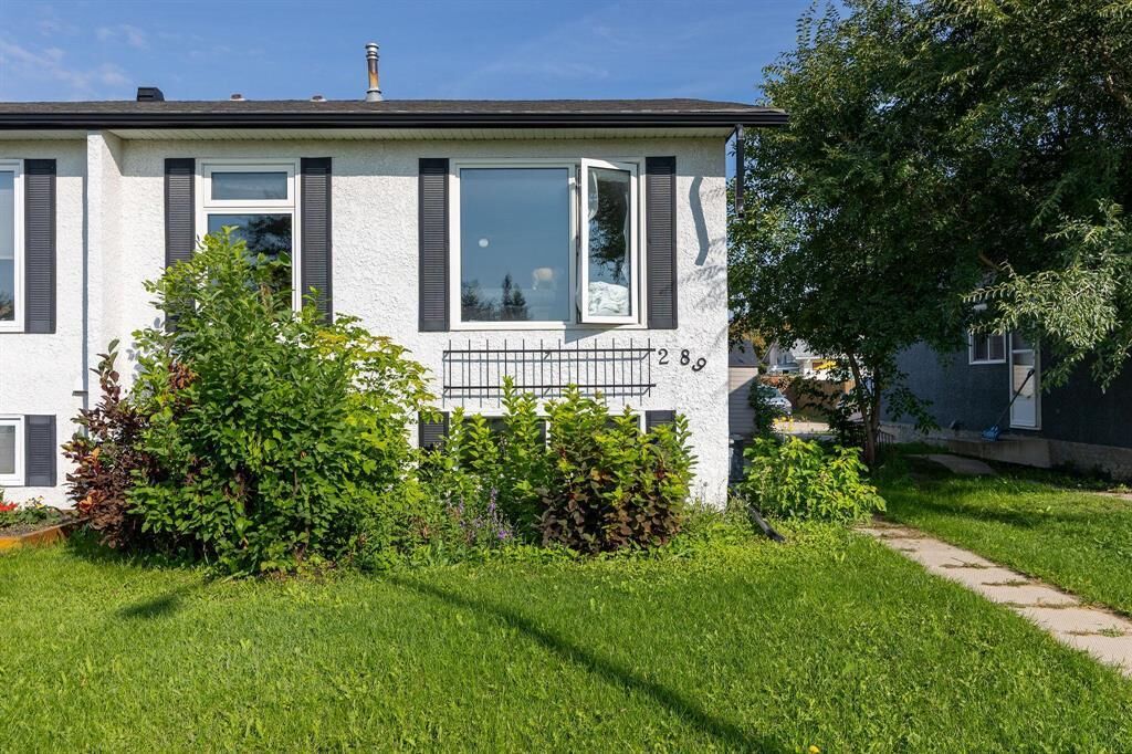 Property Photo: 289 Meadowood Drive MB R2M 4N9
