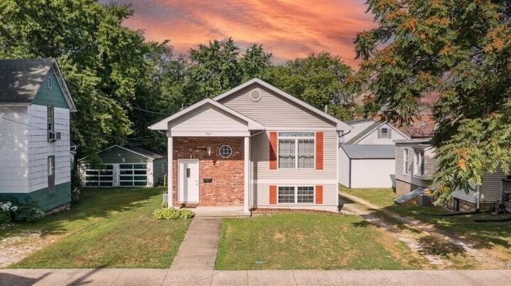 Property Photo:  705 Bluff St  MO 65251 