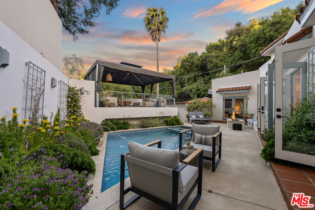 Property Photo:  8701 Wonderland Park Ave  CA 90046 