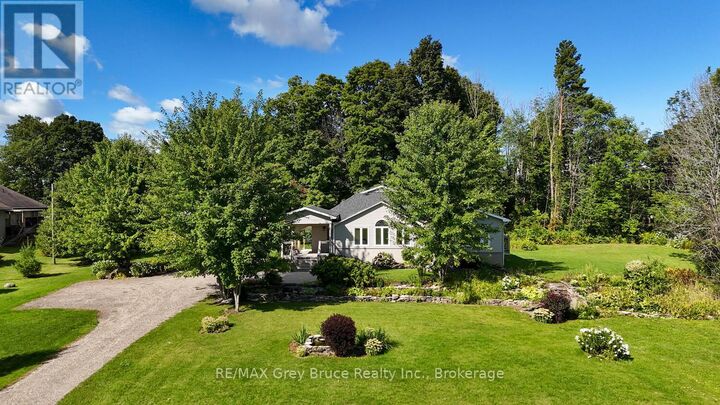 Property Photo: 106 Drive-In Crescent ON N4K 5N7