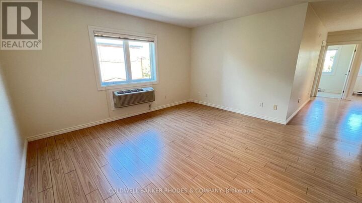 Property Photo: 737 Gladstone Avenue 3 ON K1R 6X4