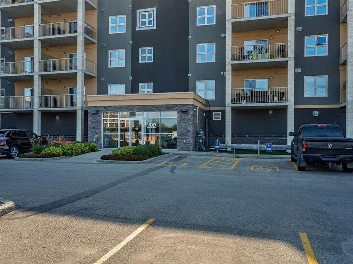 Property Photo: 100 Creek Bend Road MB R2N 0G1