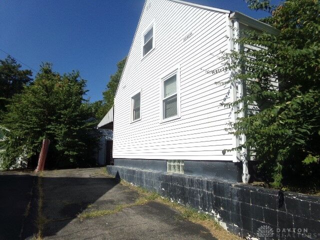 Property Photo:  521 Pollock Road  OH 45403 