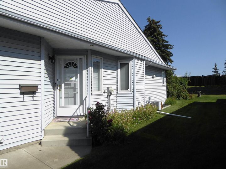 Property Photo: 330 Rehwinkel Close NW AB T6R 1Y9