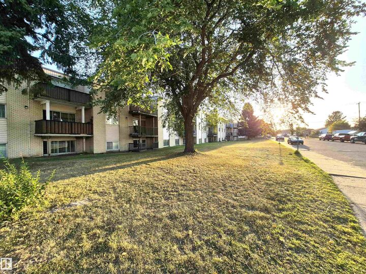 Property Photo: 5715 133 Avenue NW 22C AB T5A 0K3