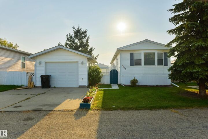 Property Photo: 2835 Lakeside Close NW AB T5S 1T7