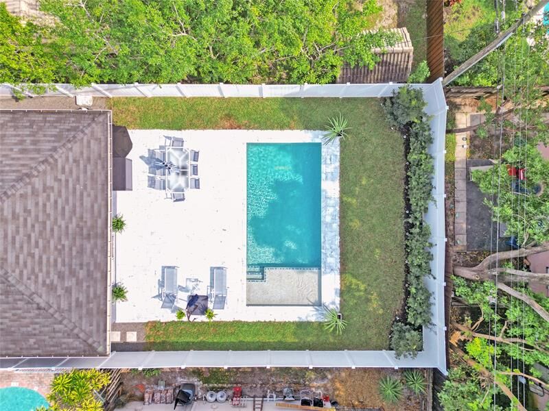 Property Photo: 1280 NE 40th St FL 33334